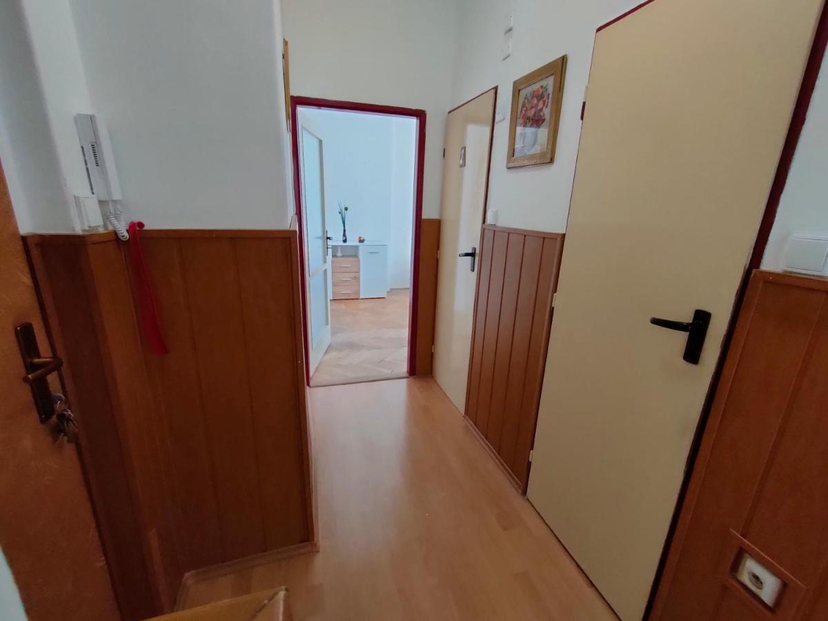 2-Iz. Byt V Tichej Lokalite S Bezplatnym Parkovanim Liptovský Hrádok المظهر الخارجي الصورة